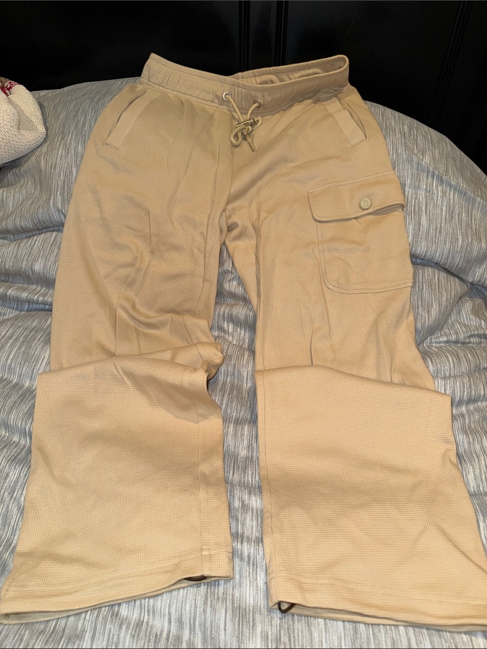 Men's Beige Cargo Pants with Drawstring Waist oversized fits like M